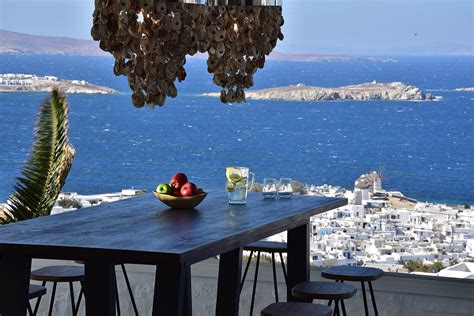 Review of Hermes Gallery, Mykonos Town, Greece .